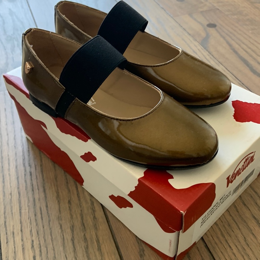 NIB Venettini size 29 Mary Jane